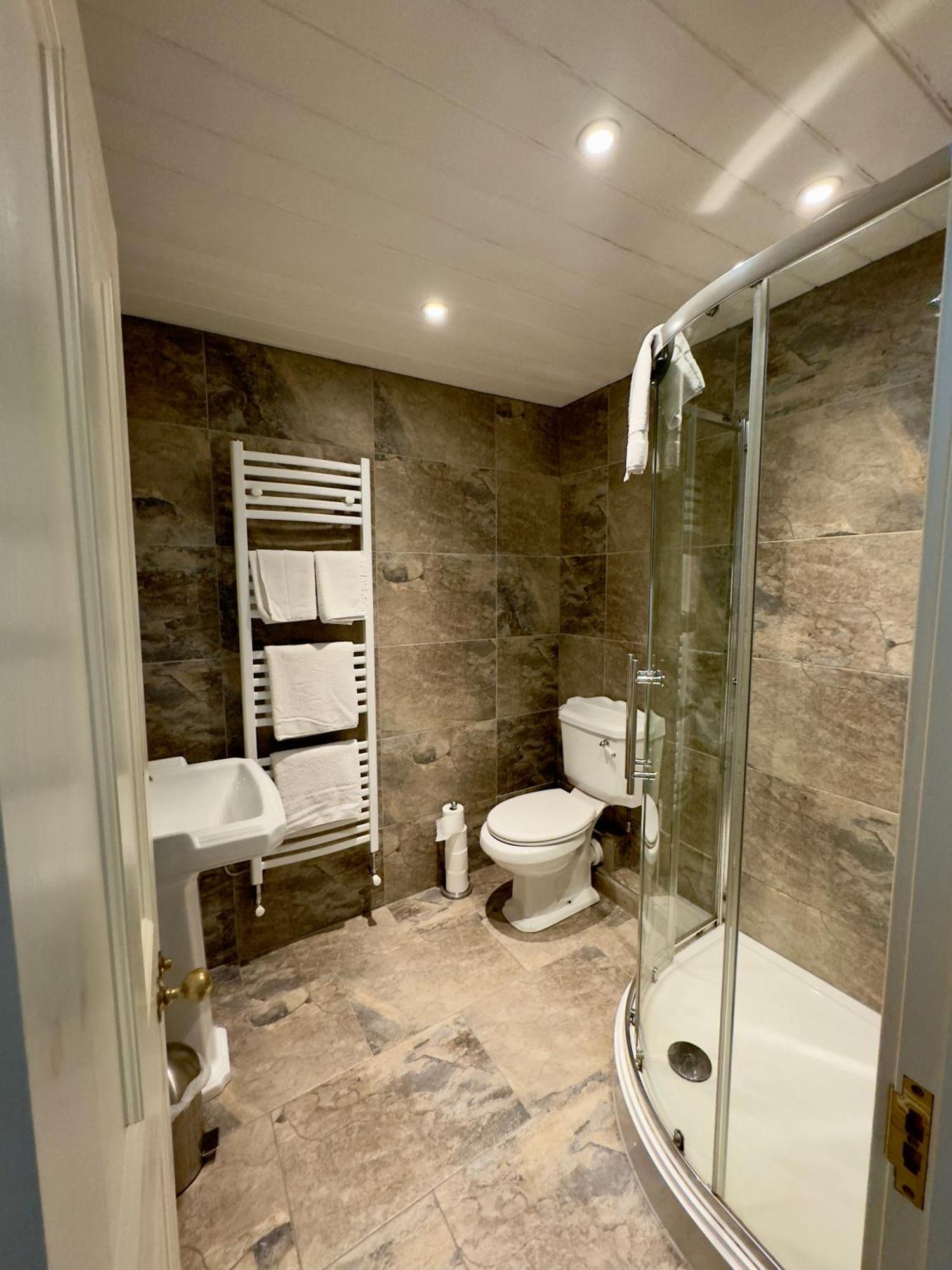 Cross Hands Hotel Llanybyther Eksteriør billede